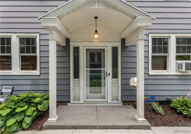Photo 3 of Sale Pending at 120 Capen Blvd, Buffalo, NY 14226 | MLS# B1704965 | Listing updated on 2026-08-30