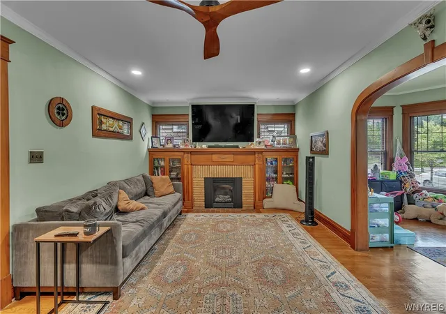 Photo 4 of Sale Pending at 120 Capen Blvd, Buffalo, NY 14226 | MLS# B1704965 | Listing updated on 2026-08-30
