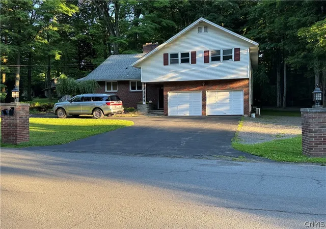 Photo 1 of Single family home for sale at 202 Windcrest Dr, Camillus, NY 13031 | MLS# S1705027 | Listing updated on 2026-08-06