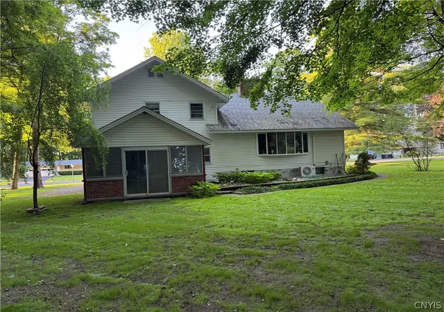 Photo 3 of Single family home for sale at 202 Windcrest Dr, Camillus, NY 13031 | MLS# S1705027 | Listing updated on 2026-08-06