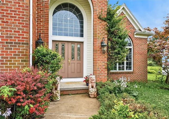 Photo 3 of Single family home for sale at 36 Orange Tree Cir, Rochester, NY 14624 | MLS# R1705017 | Listing updated on 2026-09-13