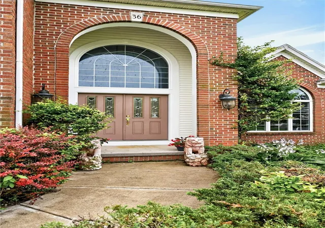 Photo 4 of Single family home for sale at 36 Orange Tree Cir, Rochester, NY 14624 | MLS# R1705017 | Listing updated on 2026-09-13