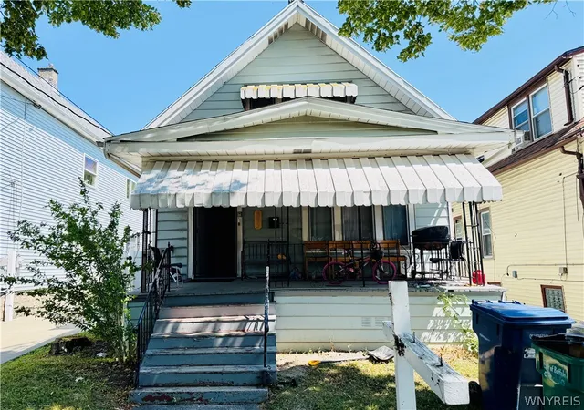 Photo 3 of Single family home for sale at 315 Cornwall Ave, Buffalo, NY 14215 | MLS# B1704719 | Listing updated on 2026-09-15