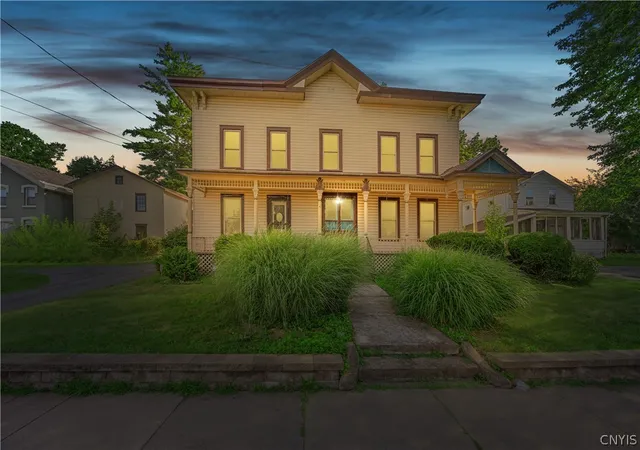 Photo 3 of Sale Pending at 36 W Genesee St, Baldwinsville, NY 13027 | MLS# S1701889 | Listing updated on 2026-08-21