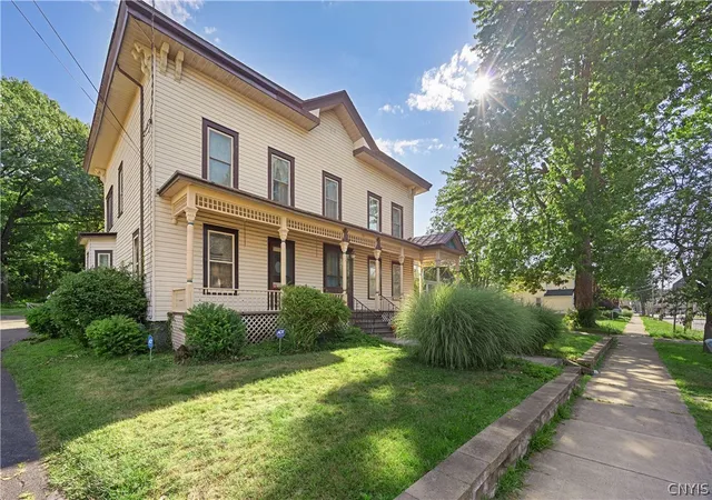 Photo 3 of Sale Pending at 36 W Genesee St, Baldwinsville, NY 13027 | MLS# S1701889 | Listing updated on 2026-08-21