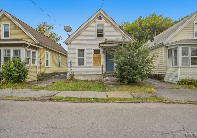 Photo 1 of Sale Pending at 111 Lawrence St, Syracuse, NY 13208 | MLS# S1704823 | Listing updated on 2026-08-20