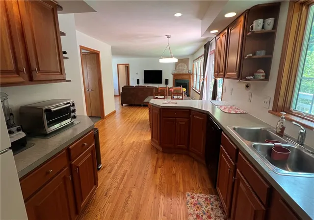 Photo 4 of Sale Pending at 5387 Anvil Dr, Camillus, NY 13031 | MLS# R1705084 | Listing updated on 2026-09-09