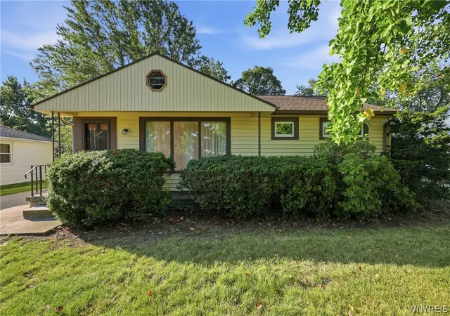 Photo 1 of Sale Pending at 182 Bennington Rd, Buffalo, NY 14226 | MLS# B1704832 | Listing updated on 2026-08-23