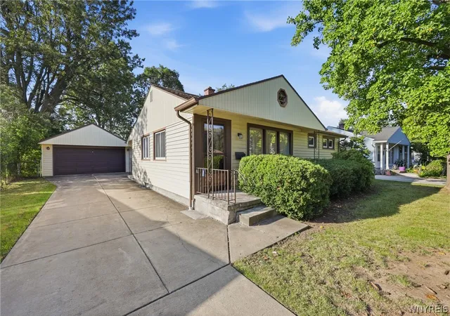 Photo 2 of Sale Pending at 182 Bennington Rd, Buffalo, NY 14226 | MLS# B1704832 | Listing updated on 2026-08-23