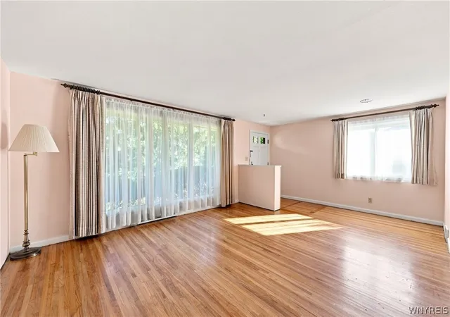 Photo 3 of Sale Pending at 182 Bennington Rd, Buffalo, NY 14226 | MLS# B1704832 | Listing updated on 2026-08-23