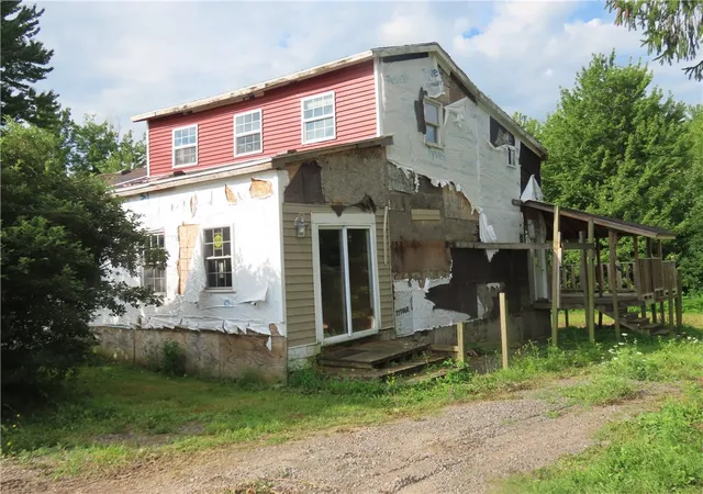 Photo 3 of Single family home for sale at 3443 Lovers Ln, Clyde, NY 14433 | MLS# R1705127 | Listing updated on 2026-08-31