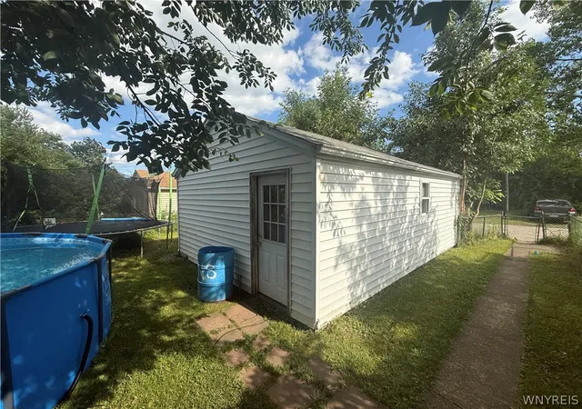 Photo 4 of Single family home for sale at 2769 Falls St, Niagara Falls, NY 14303 | MLS# B1703399 | Listing updated on 2026-08-06