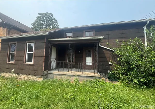 Photo 3 of Single family home for sale at 1113 South Ave, Niagara Falls, NY 14305 | MLS# B1703384 | Listing updated on 2026-08-06