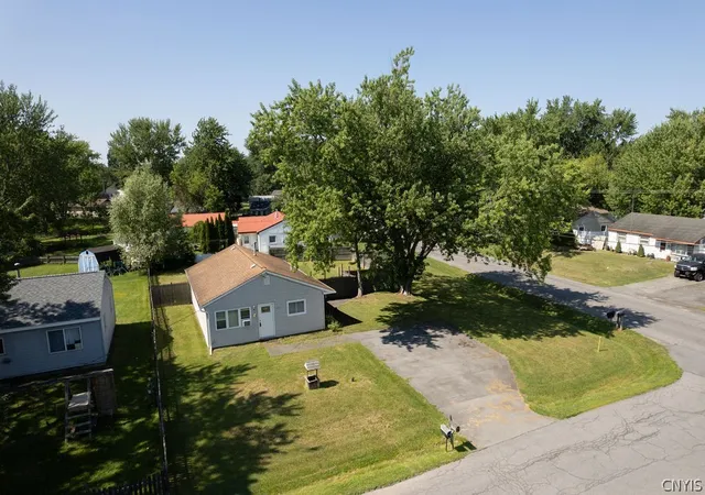 Photo 3 of Sale Pending at 7925 Galileo Cir, Bridgeport, NY 13030 | MLS# S1704224 | Listing updated on 2026-08-16
