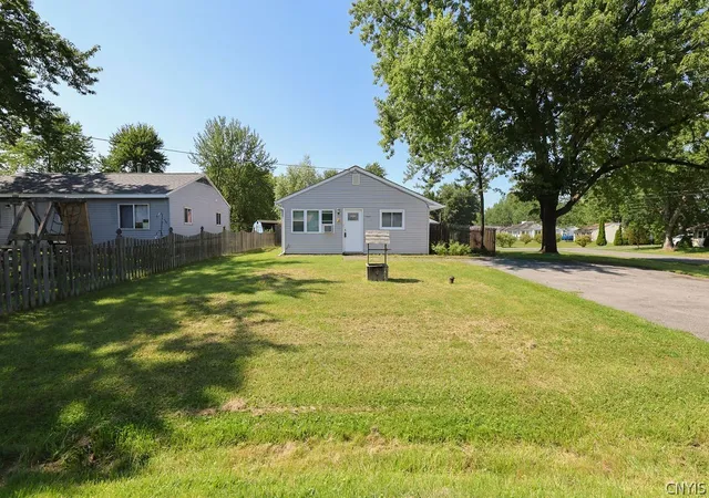 Photo 3 of Sale Pending at 7925 Galileo Cir, Bridgeport, NY 13030 | MLS# S1704224 | Listing updated on 2026-08-16