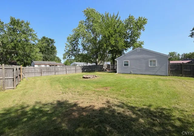 Photo 4 of Sale Pending at 7925 Galileo Cir, Bridgeport, NY 13030 | MLS# S1704224 | Listing updated on 2026-08-16