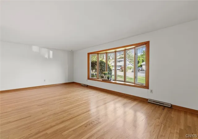 Photo 4 of Sale Pending at 203 Oakridge Dr, Camillus, NY 13031 | MLS# S1704495 | Listing updated on 2026-08-21
