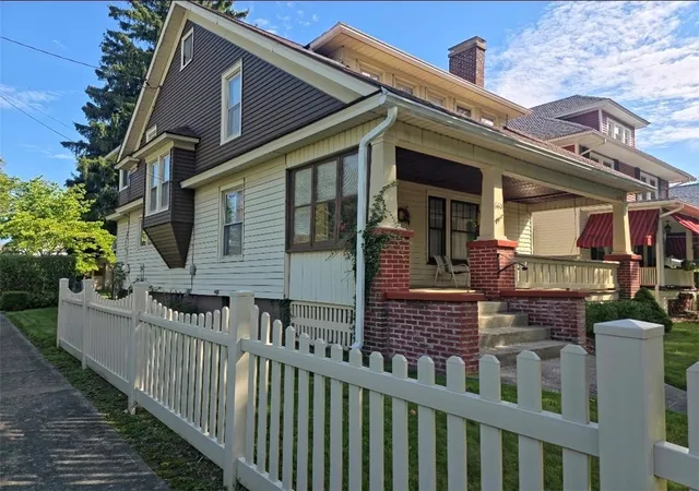 Photo 2 of Single family home for sale at 660 W Washington Ave, Elmira, NY 14901 | MLS# R1705155 | Listing updated on 2026-09-15