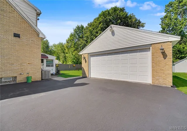 Photo 4 of Sale Pending at 100 Wayne Ave, Buffalo, NY 14228 | MLS# B1704325 | Listing updated on 2026-08-15