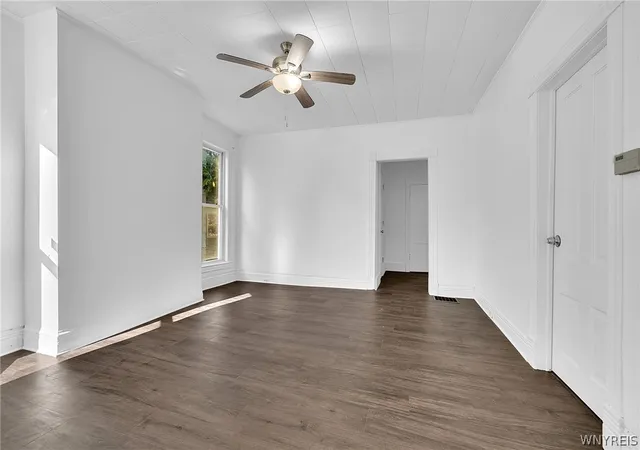 Photo 4 of Single family home for sale at 160 Cottage St, Lockport, NY 14094 | MLS# B1705169 | Listing updated on 2026-08-07