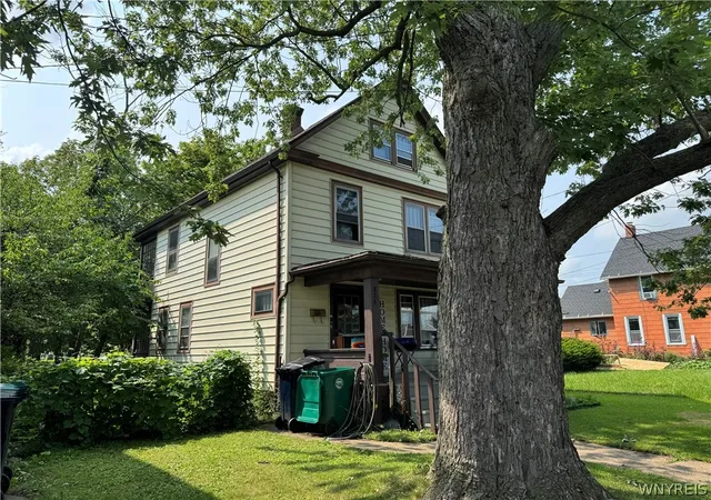 Photo 2 of Single family home for sale at 828 15th Street, Niagara Falls, NY 14301 | MLS# B1703412 | Listing updated on 2026-08-07