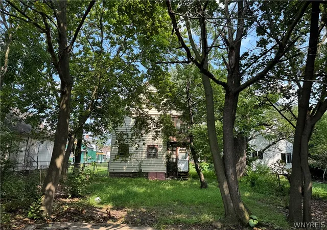 Photo 3 of Single family home for sale at 828 15th Street, Niagara Falls, NY 14301 | MLS# B1703412 | Listing updated on 2026-08-07