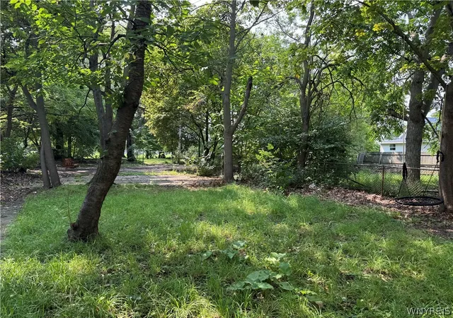 Photo 4 of Single family home for sale at 828 15th Street, Niagara Falls, NY 14301 | MLS# B1703412 | Listing updated on 2026-08-07