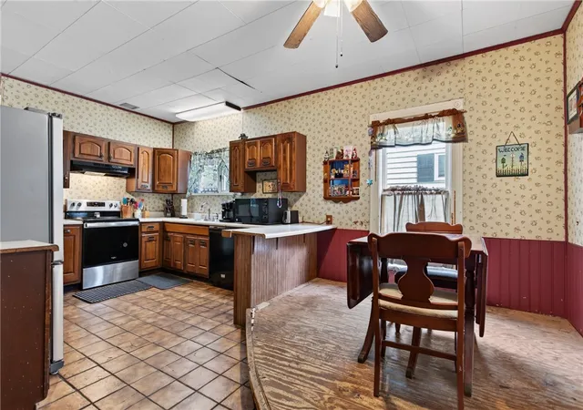 Photo 3 of Single family home for sale at 517 519 Main St, Oneonta, NY 13820 | MLS# R1703370 | Listing updated on 2026-09-16