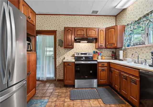 Photo 3 of Single family home for sale at 517-519 Main St, Oneonta, NY 13820 | MLS# R1703370 | Listing updated on 2026-09-16