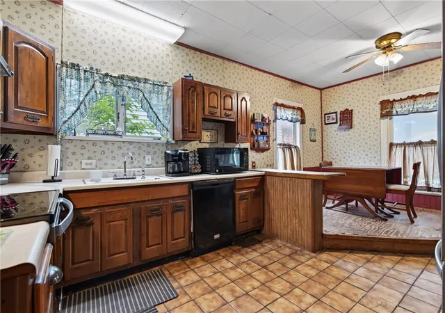 Photo 4 of Single family home for sale at 517-519 Main St, Oneonta, NY 13820 | MLS# R1703370 | Listing updated on 2026-09-16