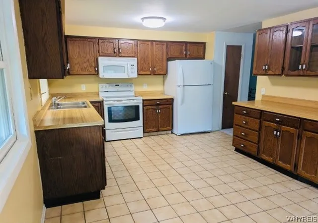 Photo 4 of Sale Pending at 65 Glen Iris Dr, Rochester, NY 14623 | MLS# B1705100 | Listing updated on 2026-08-17