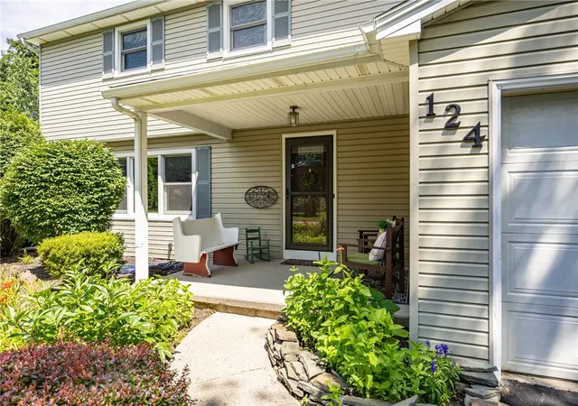 Photo 3 of Sale Pending at 124 Long Park Dr, Rochester, NY 14612 | MLS# R1705202 | Listing updated on 2026-08-16