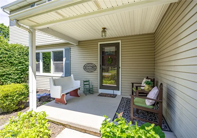 Photo 4 of Sale Pending at 124 Long Park Dr, Rochester, NY 14612 | MLS# R1705202 | Listing updated on 2026-08-16