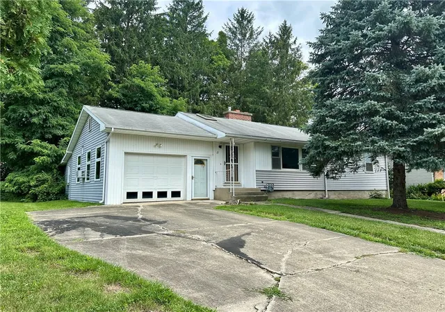 Photo 3 of Sale Pending at 21 Speer Dr, Corning, NY 14830 | MLS# R1705234 | Listing updated on 2026-08-17