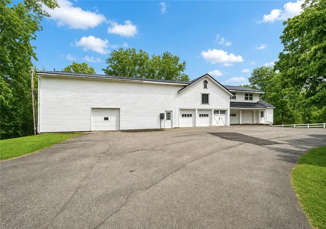 Photo 3 of Sale Pending at 1118 Mertensia Rd, Farmington, NY 14425 | MLS# R1704908 | Listing updated on 2026-09-08