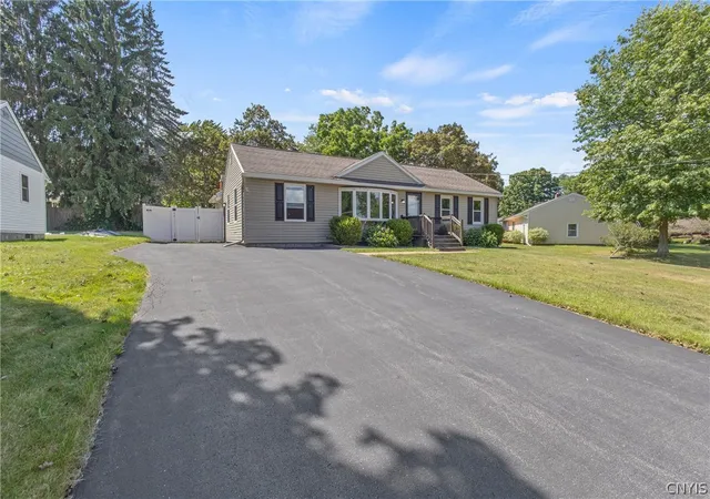 Photo 2 of Sale Pending at 200 Camillus Dr, Camillus, NY 13031 | MLS# S1704917 | Listing updated on 2026-08-17