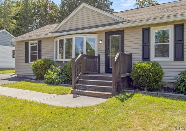 Photo 3 of Sale Pending at 200 Camillus Dr, Camillus, NY 13031 | MLS# S1704917 | Listing updated on 2026-08-17