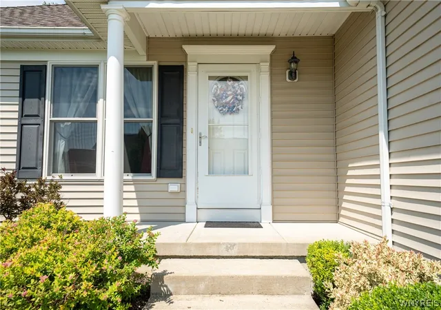 Photo 3 of Sale Pending at 16 Garnet Dr, Buffalo, NY 14227 | MLS# B1704390 | Listing updated on 2026-08-30