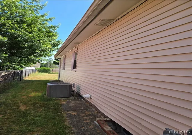 Photo 3 of Single family home for sale at 1004 Sherman Ave, Rome, NY 13440 | MLS# S1705101 | Listing updated on 2026-08-26