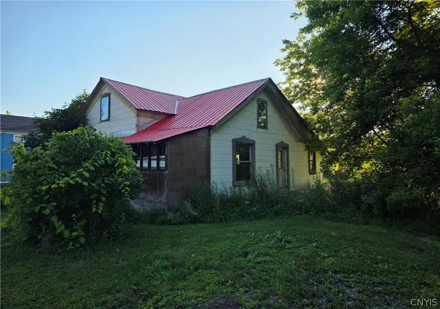 Photo 2 of Single family home for sale at 131 Elizabethtown Rd, Ilion, NY 13357 | MLS# S1705309 | Listing updated on 2026-08-07