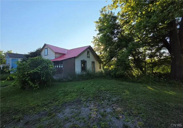 Photo 3 of Single family home for sale at 131 Elizabethtown Rd, Ilion, NY 13357 | MLS# S1705309 | Listing updated on 2026-08-07