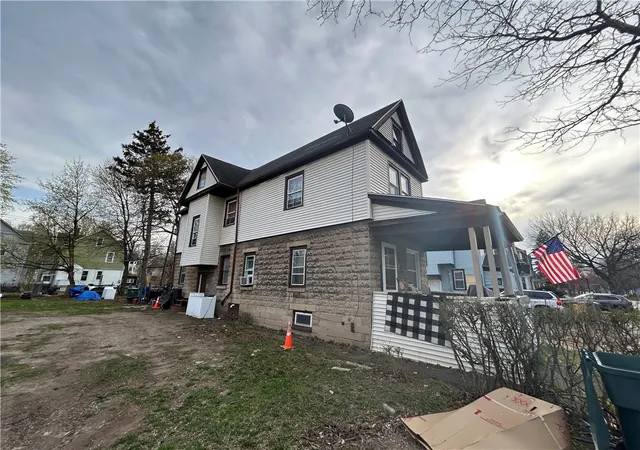 Photo 3 of Single family home for sale at 533 Frost Ave, Rochester, NY 14611 | MLS# R1705259 | Listing updated on 2026-09-08
