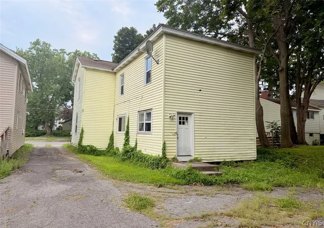 Photo 3 of Single family home for sale at 7 W 9th Street, Oswego, NY 13126 | MLS# S1705334 | Listing updated on 2026-09-13