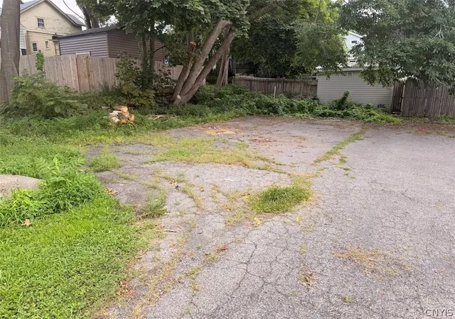 Photo 3 of Single family home for sale at 7 W 9th Street, Oswego, NY 13126 | MLS# S1705334 | Listing updated on 2026-09-13