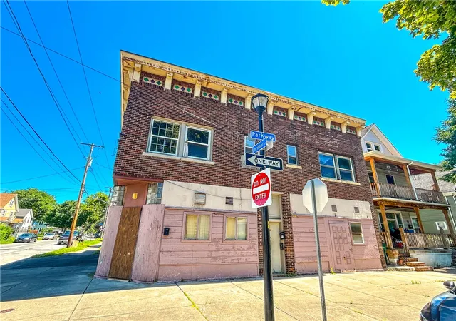 Photo 3 of Single family home for sale at 118 122 Parkway, Rochester, NY 14608 | MLS# R1705023 | Listing updated on 2026-09-01