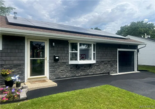 Photo 3 of Sale Pending at 1674 Leah Dr, North Tonawanda, NY 14120 | MLS# B1705335 | Listing updated on 2026-08-27