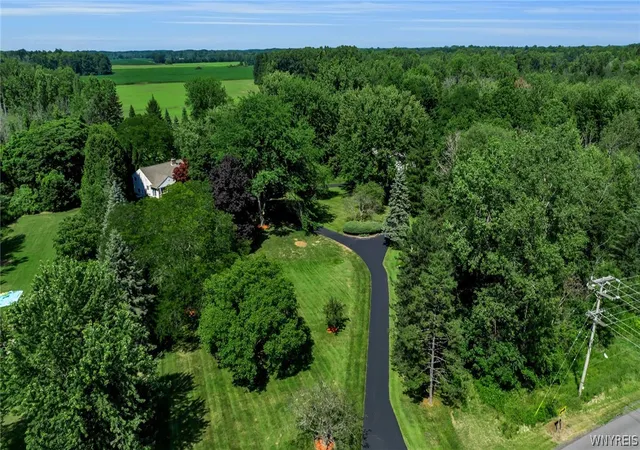 Photo 3 of Single family home for sale at 2717 New Rd, Ransomville, NY 14131 | MLS# B1704483 | Listing updated on 2026-08-24