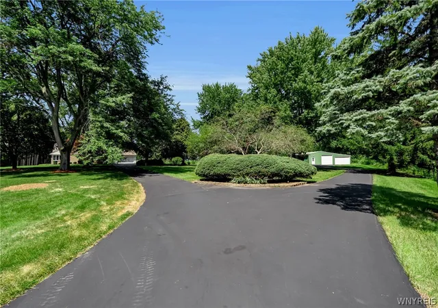 Photo 3 of Single family home for sale at 2717 New Rd, Ransomville, NY 14131 | MLS# B1704483 | Listing updated on 2026-08-24