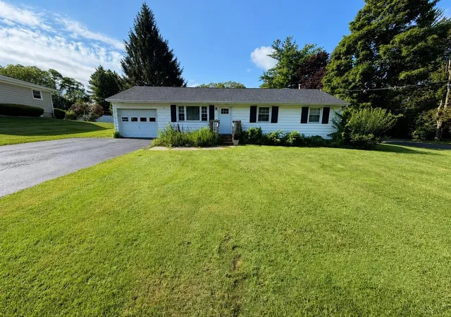 Photo 2 of Sale Pending at 24 Center St, Auburn, NY 13021 | MLS# R1705166 | Listing updated on 2026-09-14