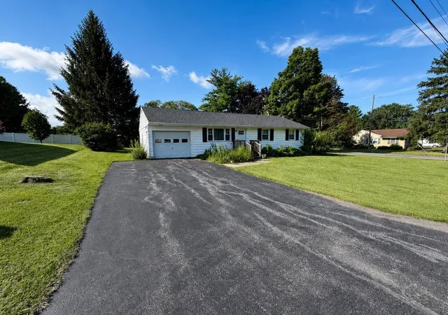 Photo 3 of Sale Pending at 24 Center St, Auburn, NY 13021 | MLS# R1705166 | Listing updated on 2026-09-14
